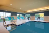Holiday Inn Express & Suites Beloit Hotels in Beloit