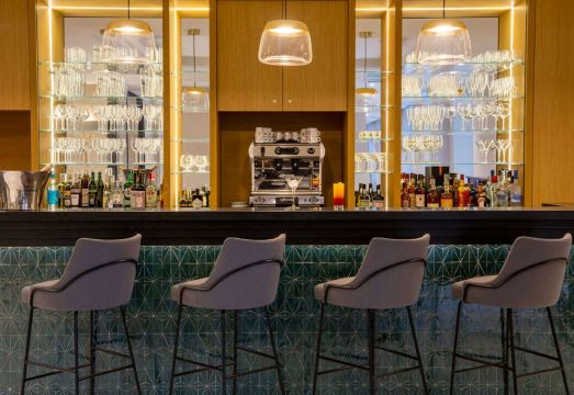 아폴리네르 니스 호텔 입구