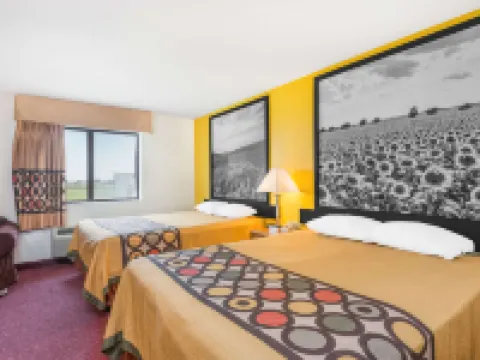 Super 8 by Wyndham Pratt Hotels in Pratt County