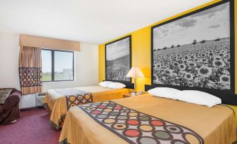 Super 8 by Wyndham Pratt