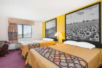 Super 8 by Wyndham Pratt Hotel a Township 12