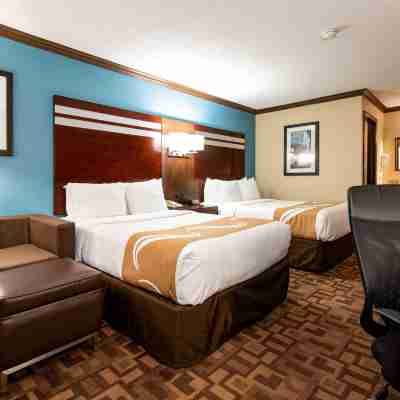 Quality Inn & Suites Quakertown-Allentown Rooms