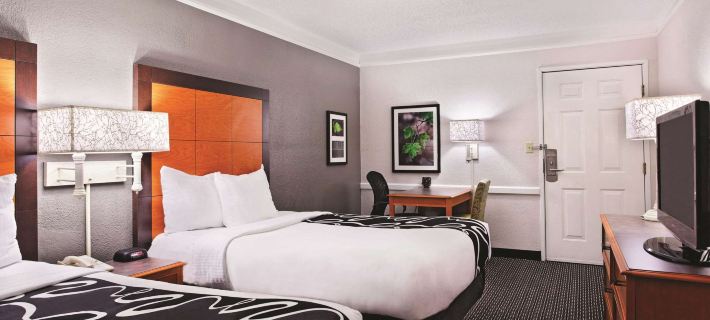 La Quinta Inn by Wyndham Champaign Hotels in Champaign