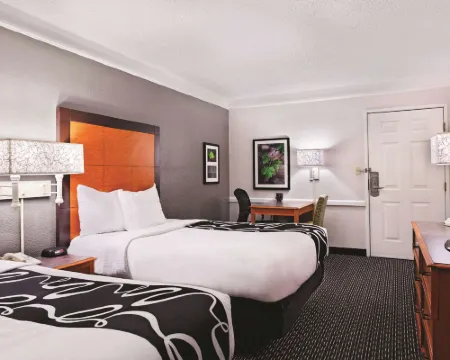 La Quinta Inn by Wyndham Champaign Hotels in Champaign