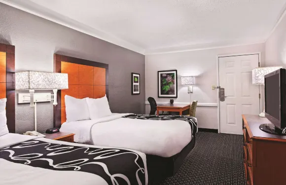 尚佩恩拉昆塔温德姆酒店