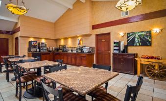 Best Western Plus Forest Park Inn