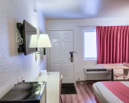 Motel 6 Everett, WA - North Hotels in Everett