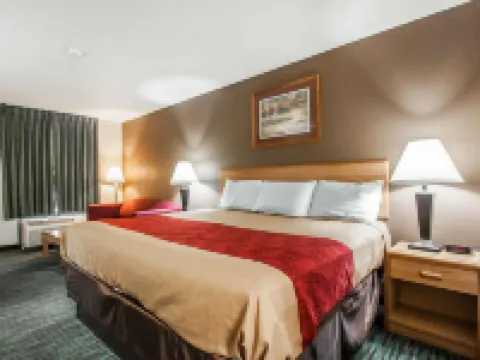 Econo Lodge Inn and Suites - Jackson Hotels in Jackson