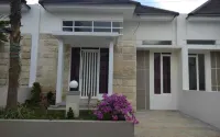 Comfort House at Villa Emerald Batu Blok I 6 - 2-Star