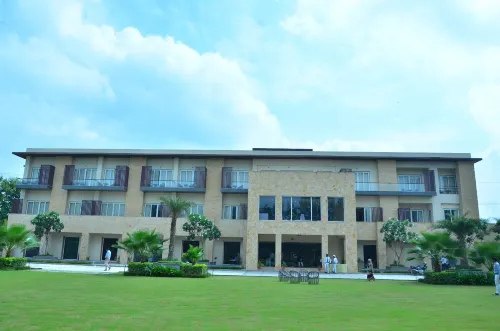 Ritz Resort Hotels in Anora Kala