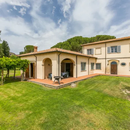 Casa Dell'Arco