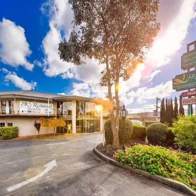 Quality Hotel Melbourne Airport Hotels near Parkmore Crescent Park