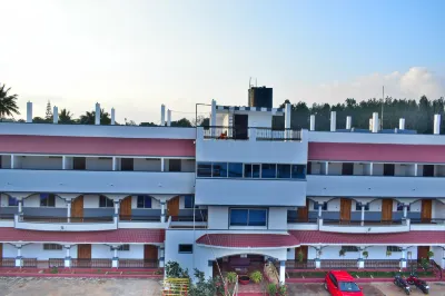Hotel Golden Nest فنادق في يلاجيري