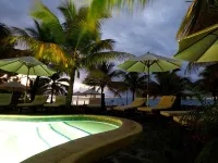 Hibiscus Boutique Hotel - С бассейном