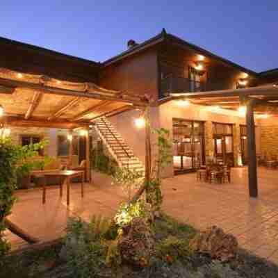 Polys Guest House Hotel Exterior
