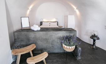 Elysian Santorini Oia Luxury Cave Villa with Outdoor Hot Tub with Sea Sunset View
