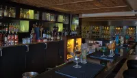 Davanam Sarovar Portico Suites Bengaluru - bar