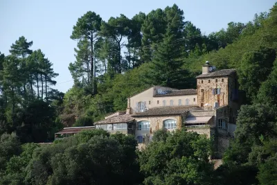Hôtel la Résidence des 3 Barbus فنادق في Mialet