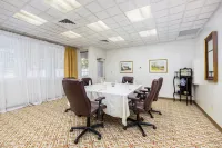 The Farmington Inn and Suites - gimnasio