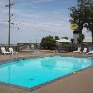 Quail's Nest Inn & Suites