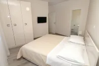 Apartments Villa Aquamarie فنادق في Okrug Gornji