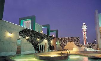 10. Hotel Ch..