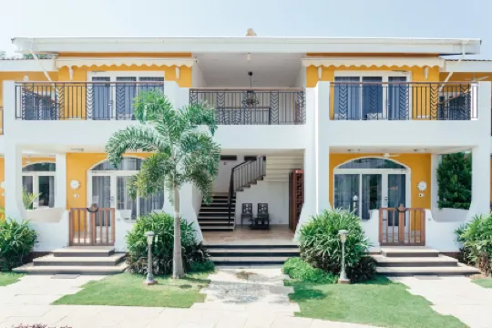 阿克羅海濱度假村