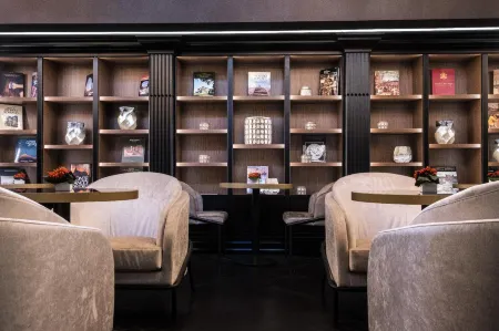 U-VISIONARY ROMA HOTEL Отели рядом с достопримечательностью «Гробница Цецилии Метеллы»