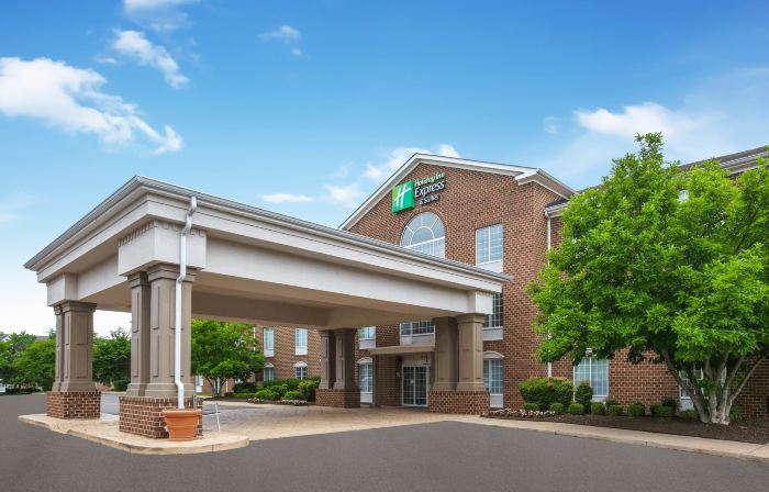 Holiday Inn Express & Suites WARRENTON by IHG