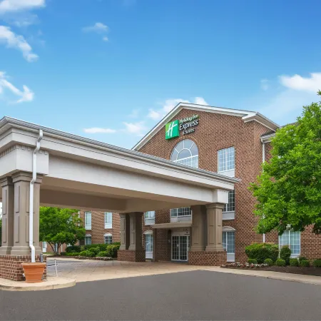 Holiday Inn Express & Suites WARRENTON by IHG