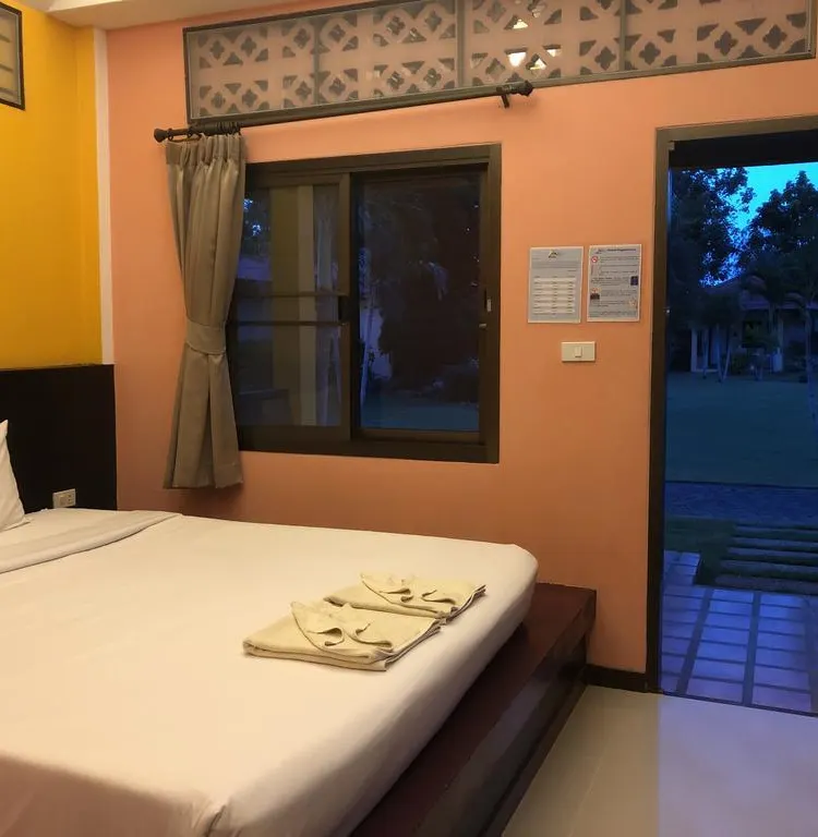 ห้องสแตนดาร์ด เตียงใหญ่ พร้อมพัดลม