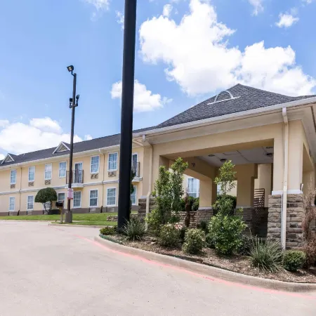 Days Inn & Suites by Wyndham Euless DFW Airport South