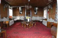 Houseboat Sweet Star