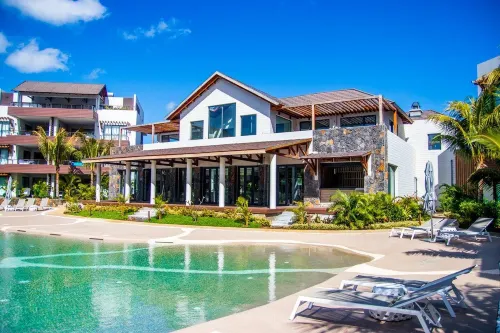 Choisy les Bains with Lov - 4-Star