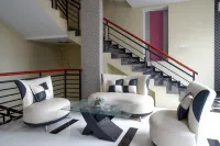 RedDoorz Near Monumen Habibi Ainun Hotels in Ujung