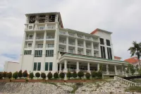 Hotel Casuarina@Kuala Kangsar Hotels near Lata Perahu Water Park