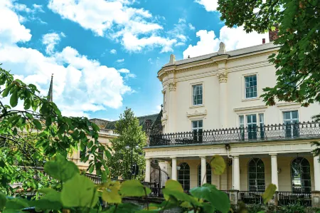 Victoria Colonnade Aparthotel