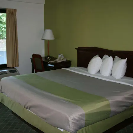 Travelodge by Wyndham Roanoke Hotels in Catawba