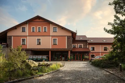 Golf & Spa Kunětická Hora فنادق في باردوبيتسه