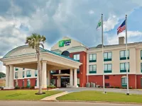 Holiday Inn Express & Suites Selma Hotels near Edmund Pettus Bridge