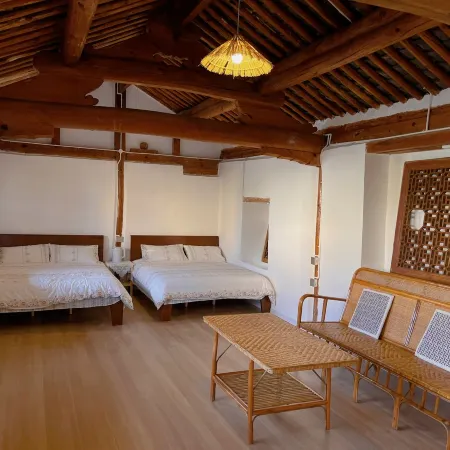 WeiShan Ancient City No. 16 Courtyard Boutique Homestay (Weishan Gongchen Tower)