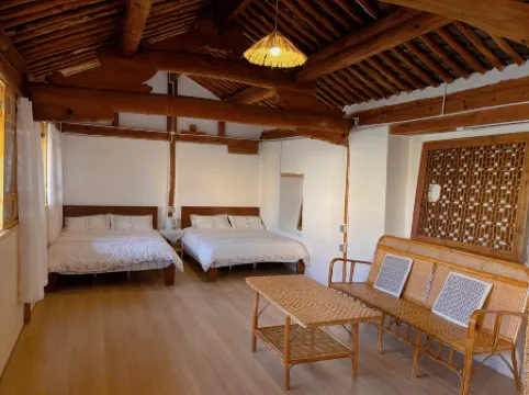 WeiShan Ancient City No. 16 Courtyard Boutique Homestay (Weishan Gongchen Tower)