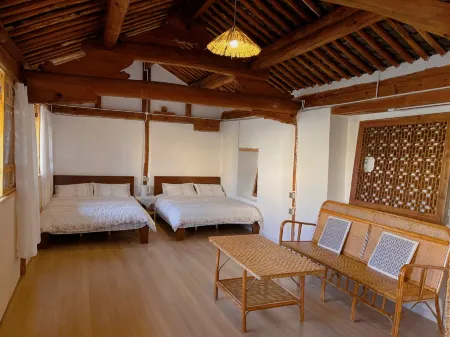 WeiShan Ancient City No. 16 Courtyard Boutique Homestay (Weishan Gongchen Tower)