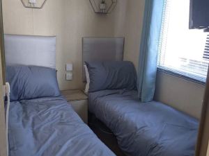 Immaculate Sen Friendly 3-Bed Caravan in Porthcawl