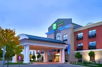 Holiday Inn Express & Suites Dieppe Airport Các khách sạn gần Sân bay quốc tế Greater Moncton