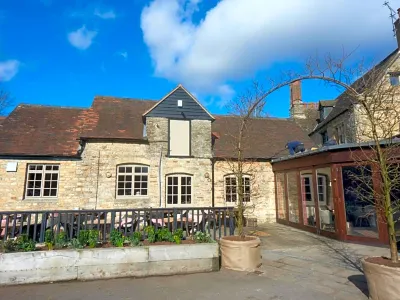 Bear and Ragged Staff Hotels in Vale of White Horse District