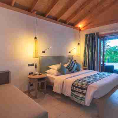 Vilamendhoo Island Resort & Spa Rooms