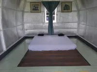 Limerr Resto & Resort Hotels in Bojong