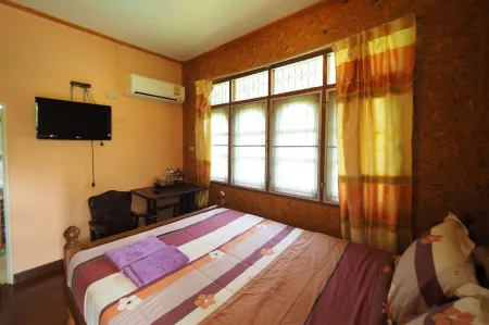 Baan Suanjarean Resort