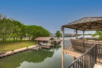 Stunning Luxury Home on Lake LBJ! Hotels in Horseshoe Bay